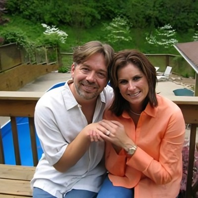 Greg Kaczor and his ex-wife held one other's hand.